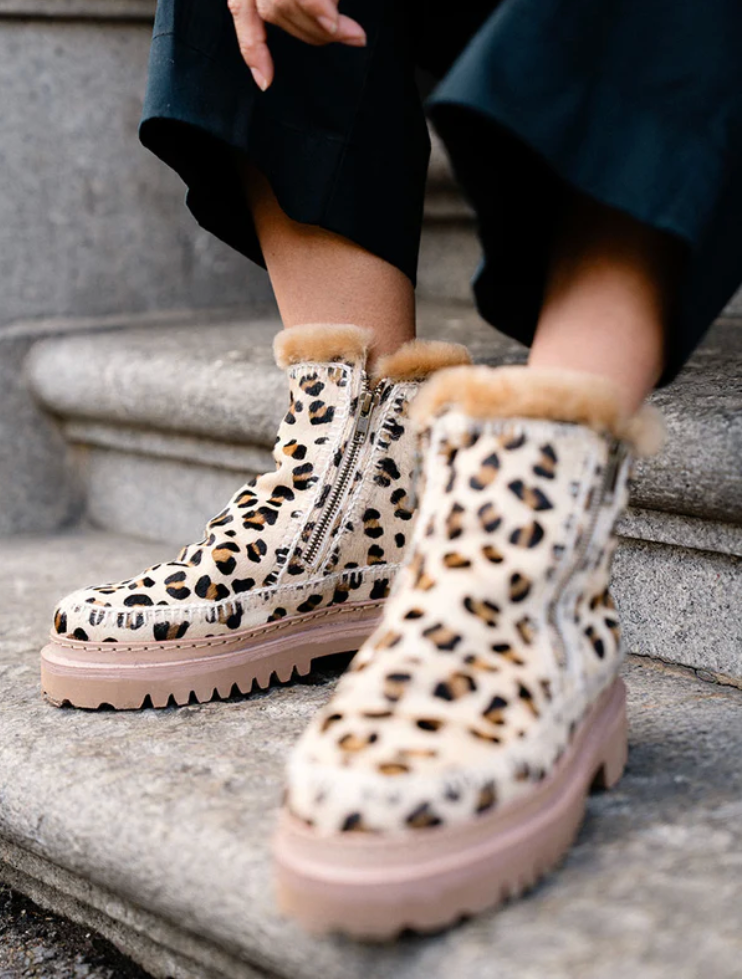 Setsu 3.0 in Beige Leopard Pony by Laidback London